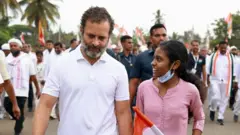 बारिश में भाषण देते राहुल गांधी