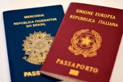 Passaporte brasileiro e italiano