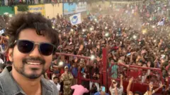 விஜய் மற்றும் ரசிகர்கள்.