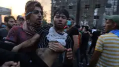 جرحى أثناء الاحتجاجات