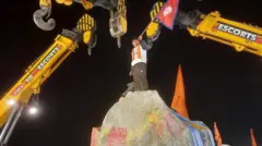 नेपालबाट अयोध्या पुर्‍याइएको शिला ट्रकबाट उतार्ने क्रममा