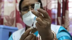 ভারতে করোনাভাইরাসের দ্বিতীয় ঢেউ এসে ধাক্কা দেয়ার পর সেখানে টিকার চাহিদা বেড়ে গেছে