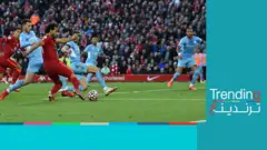 محمد صلاح يرواغ مدافعي مانشستر سيتي