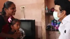 அஸ்வினியின் வீட்டுக்குச் சென்ற முதலமைச்சர் ஸ்டாலின் மற்றும் அமைச்சர் தா.மோ. அன்பரசன்