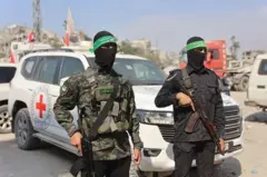 صورة أرشيفية لمسلحين من كتائب القسام في غزة 