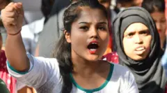 নাগরিকত্ব সংশোধনী বিলের বিরুদ্ধে ব্যাপক বিক্ষোভ চলছে আসামে