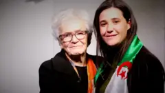 لقاء مؤثر بين جيلين من حراك الجزائر