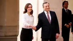 Finlandiya Başbakanı Sanna Marin, İtalyan mevkidaşı Mario Draghi ile Roma'da görüştü.
