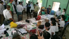 ပြီးခဲ့တဲ့နှစ်က ရခိုင်မှာ ကျောင်းအပ်လက်ခံနေစဥ် (ပုံအဟောင်း)