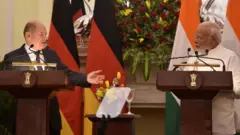 नरेंद्र मोदी