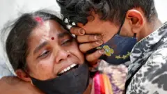 शोकाकुल नातेवाईक