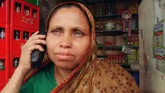 বাংলাদেশে মোবাইল কোম্পানিগুলো বলছে, বিটিআরসি জোর করে অর্থ আদায়ের চেষ্টা করছে