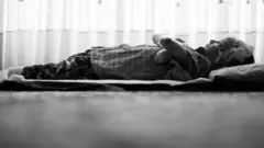 با پیشرفت بیماری ای‌بی انگشتان به هم می‌چسبد