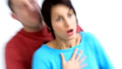 Mujer asfixiándose