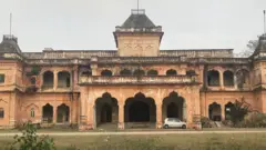 रामपुर में ख़ासबाग स्थित महल