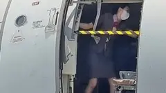 지난 26일 제주에서 출발해 대구로 향하던 아시아나항공기에 탑승한 30대 남성 A씨가 대구공항 상공에서 비상문을 강제로 개방해 승객들을 공포에 떨게 했다