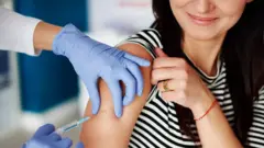 استرازنکا؛ پزشکان می‌گویند احتمالا عوارض جانبی دارد ولی فوایدش بیشتر است