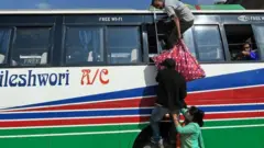 सार्वजनिक बस