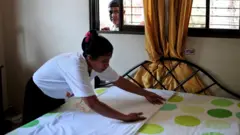 عاملة منزل
