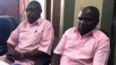 Ignace Nkaka uzwi nka La Forge Fils Bazeye (ibumoso) na Lt Col Nsekanabo Jean Pierre uzwi nka 'Abega', ubwo bari mu rukiko mu kwezi kwa mbere uyu mwaka