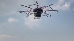 மனிதர்கள் பறக்கக்கூடிய ஆளில்லா விமானத்தை உருவாக்கிய புனே நிறுவனம்