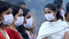 கொரோனா வைரஸ்: பிக் பாஸ் பிரபலத்தை வரவேற்க கூடிய கூட்டம் - தேடும் போலீஸார்