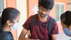 மாணவர்கள்
