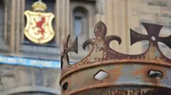 Корона и герб