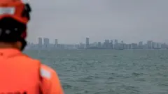 Un guardacostas taiwanés frente al mar.