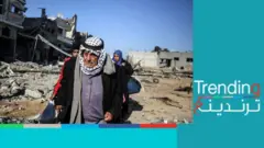 صورة لرجل في شوارع غزة أثناء سريان الهدنة