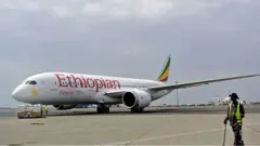 Bwana Hassan amesema kuwa tikiti yake inaonyesha wazi kuwa yeye ni mtumiaji wa kiti cha magurudumu ambaye alikuwa akisafiri peke yake