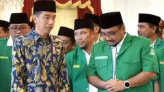 Presiden Joko Widodo dan Ketua Umum Gerakan Pemuda (GP) Ansor Yaqut Cholil Qoumas di sebuah acara di Istana Merdeka, 11 Januari 2019.