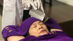 Kukandwa kwa kutumia kisu kulianzia China zaidi ya miaka 2000 iliyopita