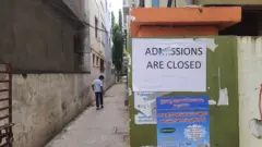 ఆంధ్రప్రదేశ్ లోని కొన్ని ప్రభుత్వ స్కూళ్లలో నో అడ్మిషన్ బోర్డులు కనిపిస్తున్నాయి.