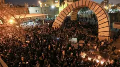 په ایران کې وروسته تر هغه سلګونه کسانو لاریونونه وکړل، چې ایران ومنله، اوکراینۍ مساپروړونکې الوتکه یې په تېروتنې ویشتلې چې لږترلږه ۱۷۶ کسان پکې ووژل شول.