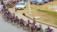 Abakoa akazi ko gutwara abantu kuri moto mu Rwanda babarirwa ku 50,000