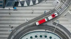 Вид сверху на площадь в центре Стокгольма 25 марта 2020 года