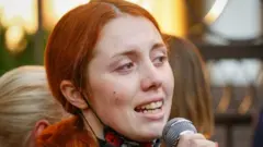 дівчина шишова