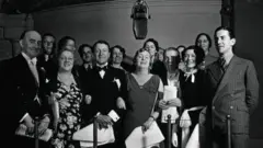 Transmisiones de la BBC desde los estudios de Savoy Hill