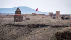 Türkiyə sərhədində bayraq