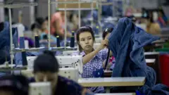 ရွှေပြည်သာ အထည်ချုပ်စက်ရုံလုပ်ငန်းခွင် တစ်ခု