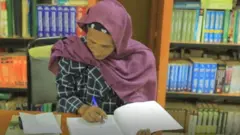 Aadde Yimmenyush yeroo ammaa barumsatti jiru