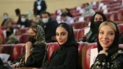 ترلان پروانه بازیگر فیلم علفزار