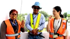 सडकमा बढ्दो सवारी चापको व्यवस्थापनका लागि ट्राफिक प्रहरीसँगै स्वयंसेवकहरू समेत खटिदै आएकोले व्यवस्थापन सहज बनेको नेपाल प्रहरीले जनाएको छ।