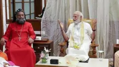 चर्च धर्मुगुरुओं से मुलाक़ात करते पीएम मोदी