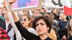 ازداد شعور النساء بالغضب مقارنة بالرجال في السنوات القليلة الماضية.