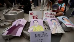 ตีหม้อ ไล่เผด็จการ-เรียกร้องยกเลิก 112