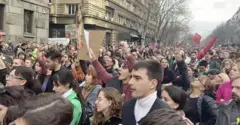 „Novi izbori!“ zahtevaju hiljade ljudi na protestu ProGlasa