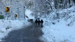 مری میں برف باری
