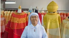 ซิสเตอร์กับชุดพระสันตะปาปา